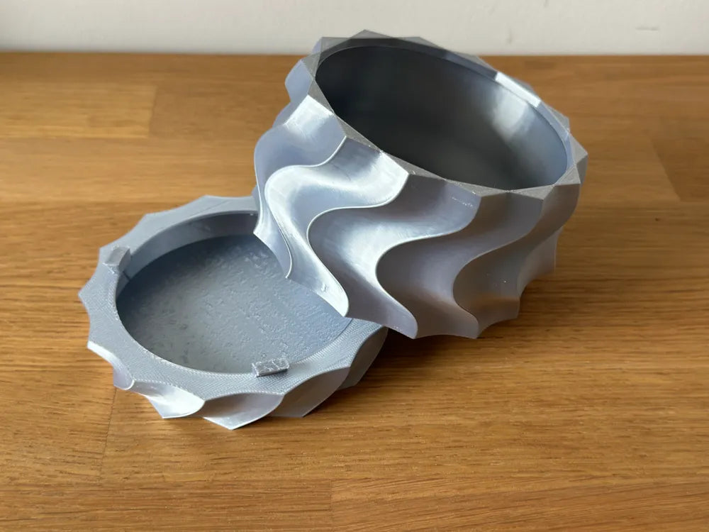 Planter with removable bottom