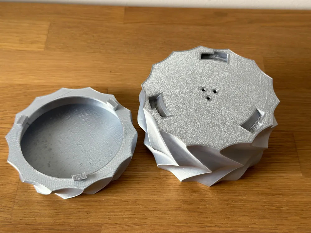 Planter with removable bottom